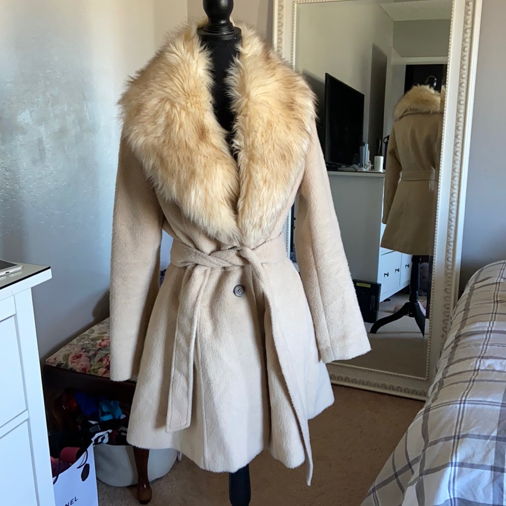 Lipsy London Coat SZ 12 Medium with Detachable Fur